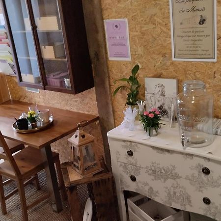 Le Laboratoire Shabby Chic De La Parfumerie Du Manoir Chavagne Exteriör bild