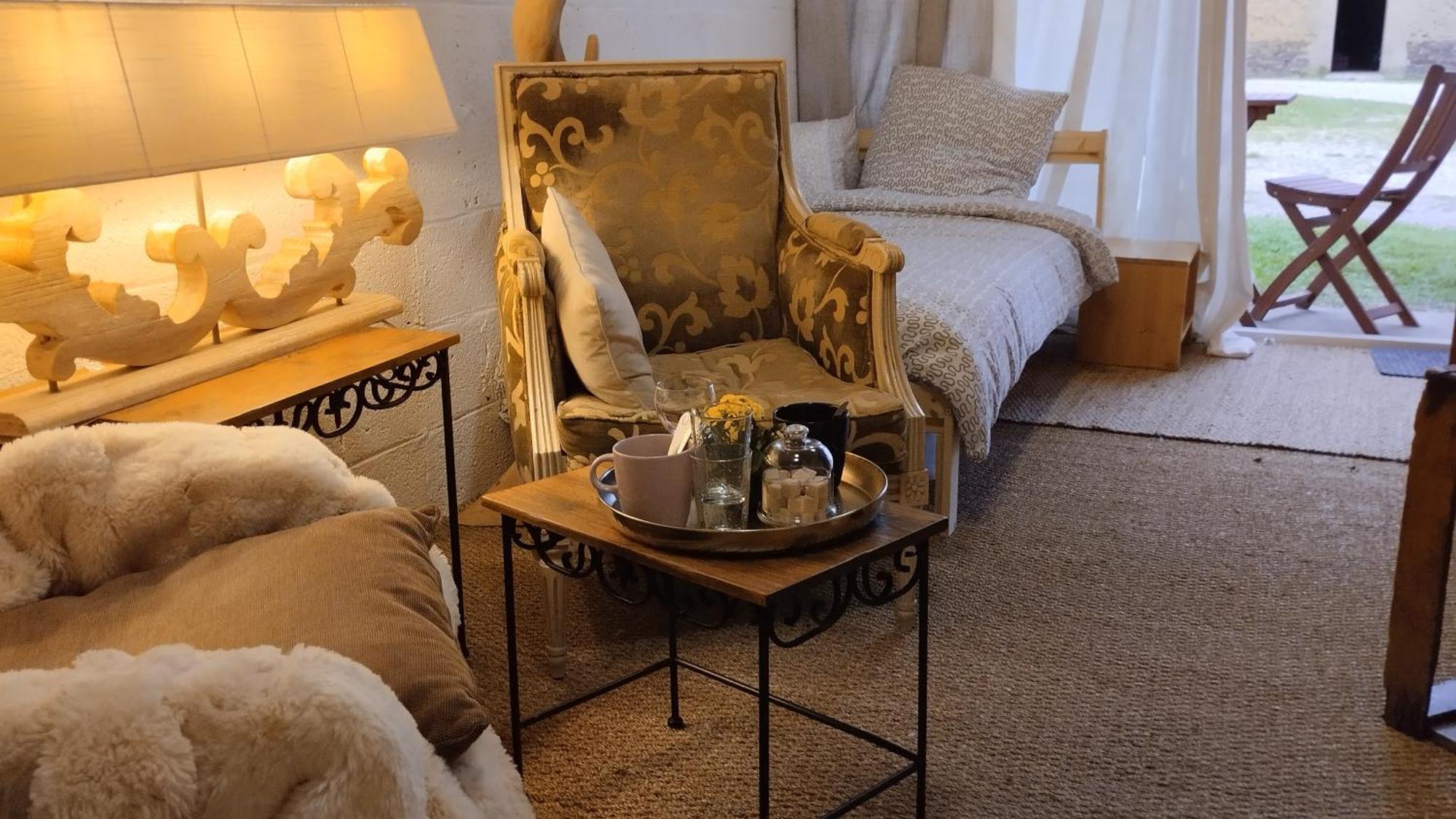 Le Laboratoire Shabby Chic De La Parfumerie Du Manoir Chavagne Exteriör bild