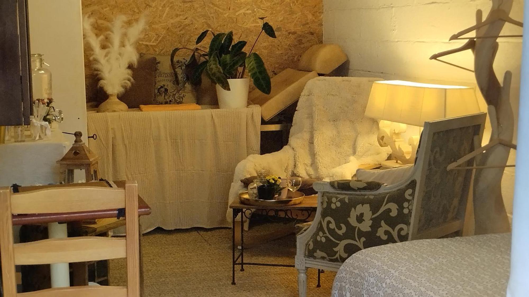 Le Laboratoire Shabby Chic De La Parfumerie Du Manoir Chavagne Exteriör bild