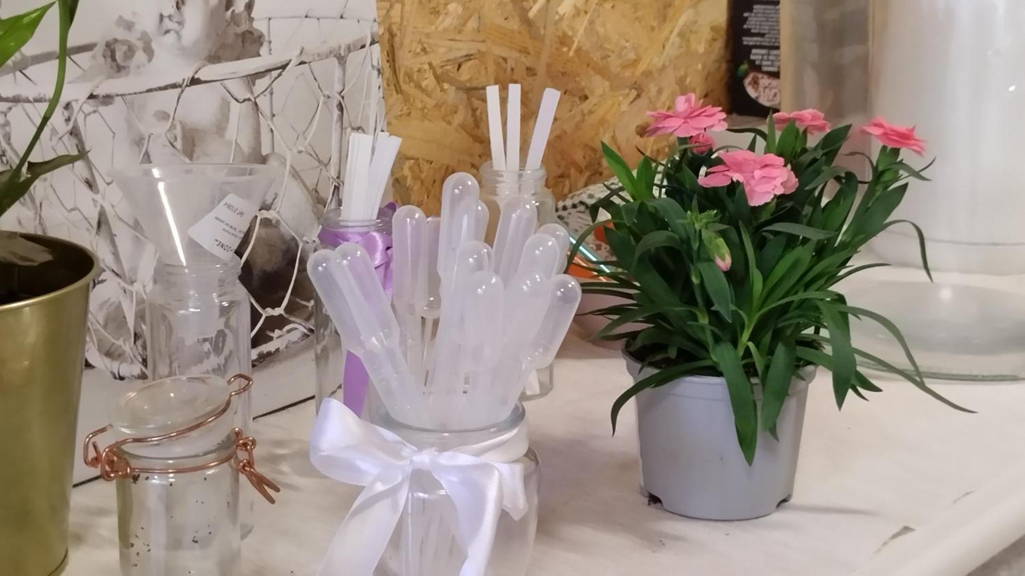 Le Laboratoire Shabby Chic De La Parfumerie Du Manoir Chavagne Exteriör bild